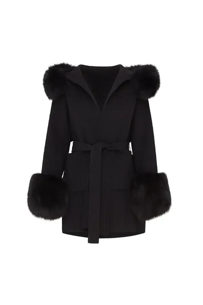 Luxurious fur coat with hood - Bajeni