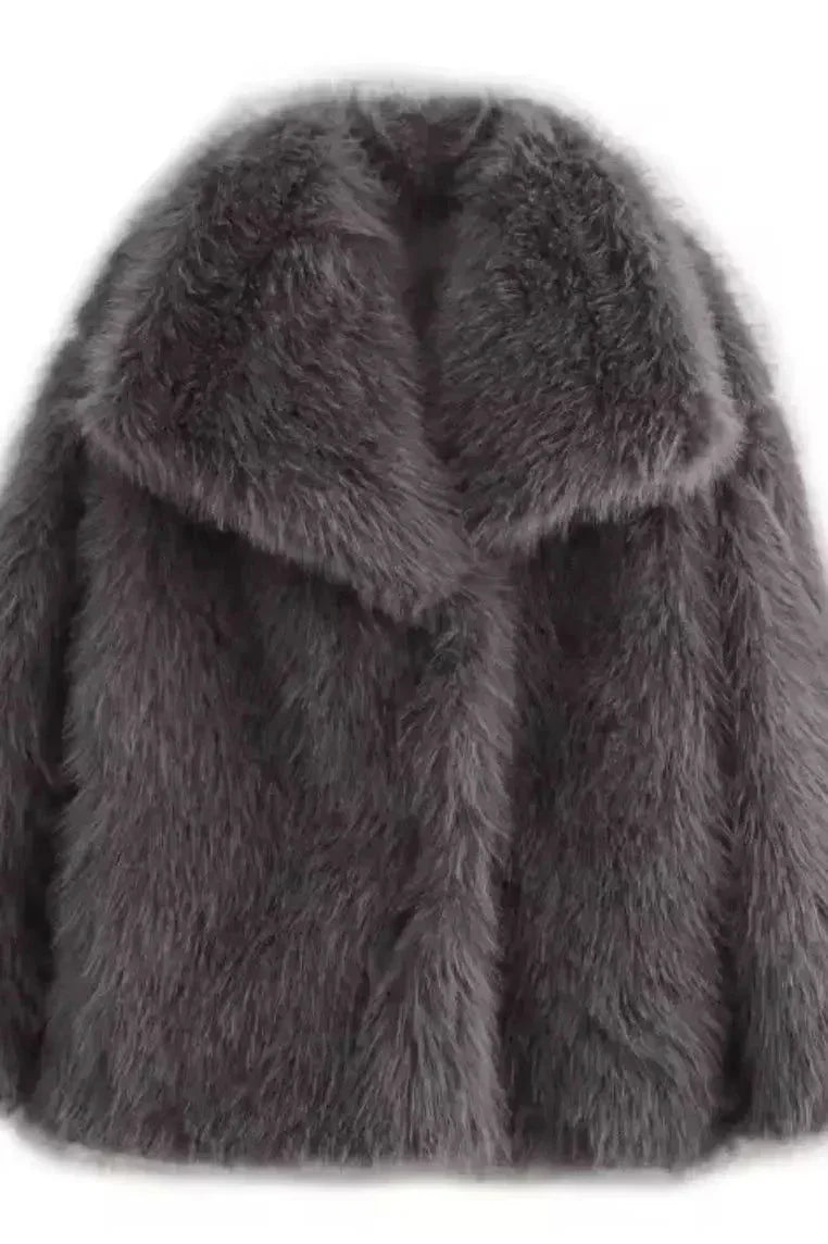 Luxurious faux fur coat - Bajeni