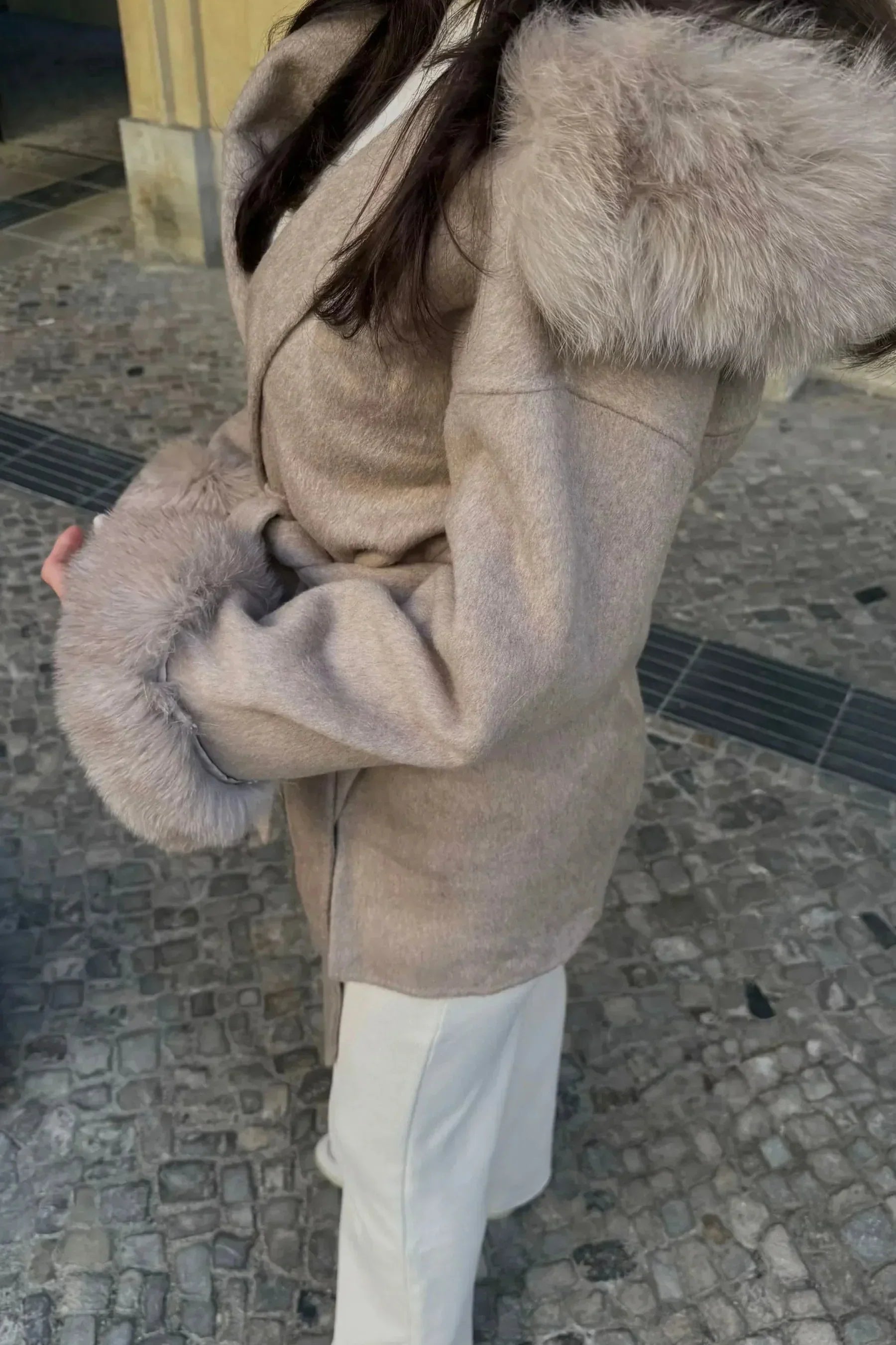 Luxurious fur coat with hood - Bajeni