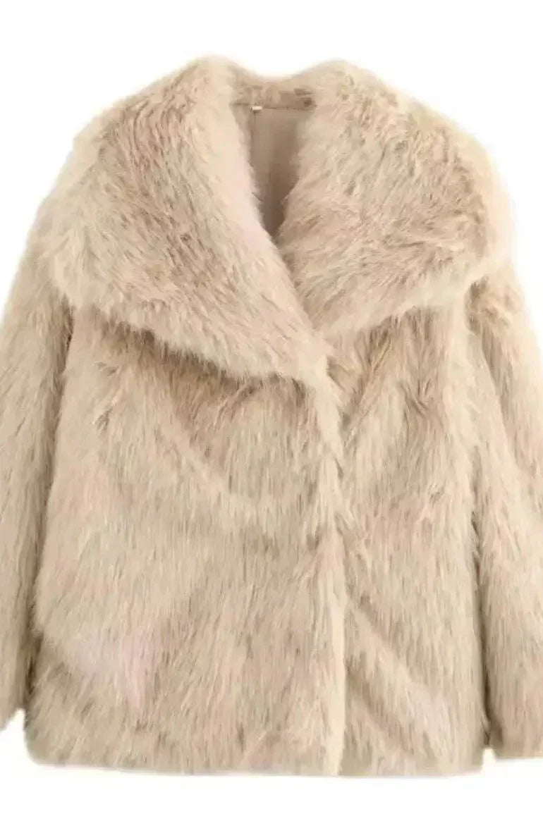 Luxurious faux fur coat - Bajeni