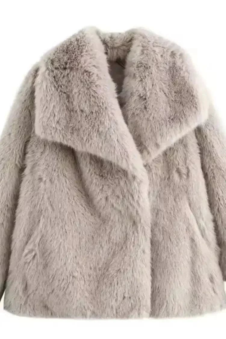 Luxurious faux fur coat - Bajeni